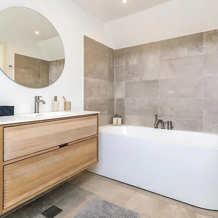 5 Star In Semesterbostad Liseleje